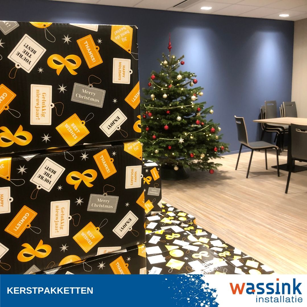 Tradities zijn er om in ere te houden! Ieder jaar ontvangen alle medewerkers in zowel Doetinchem als Winterswijk een kerstpakket 🎁en deze wordt altijd persoonlijk overhandigd. Vanmiddag sluiten wij 2019 af met de jaarlijkse kerstborrel. 🎄✨