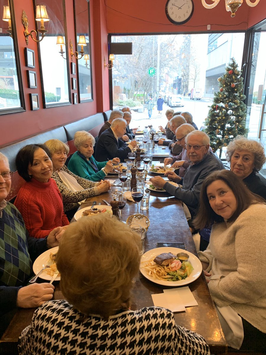 TorontoUfe's tweet photo. Quelques photos de notre repas annuel de l’UFE-Toronto au Midi Bistro #Toronto #UFE #UFEToronto #Noel #Noel2019 #Ontario #Canada #Françaisdeletranger @UFEMONDE https://t.co/u4dCEfGchM