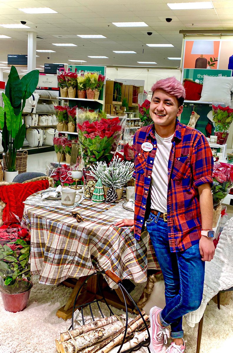 #10DaysOfRecognition I’d like to give this shout out to our DBO Jose for always being an amazing driving force in the store while delivering great guest service! Thank you for always going above and beyond with a smile! #YouMakeTarget <a href="/salamlazkani/">salamlazkani</a> <a href="/Johnson1Bill/">BillJohnson1!</a> @theReal_McGowan