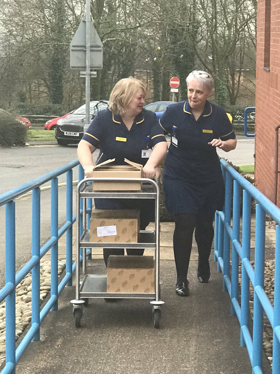 Senior team walk arounds started today to say thank you to our wonderful staff with some lovely Christmas tree shortbreads <a href="/ItsGeordieJess/">Jess</a> <a href="/TownPamela/">Pamela Town</a> @BuryRochCO_NHS
