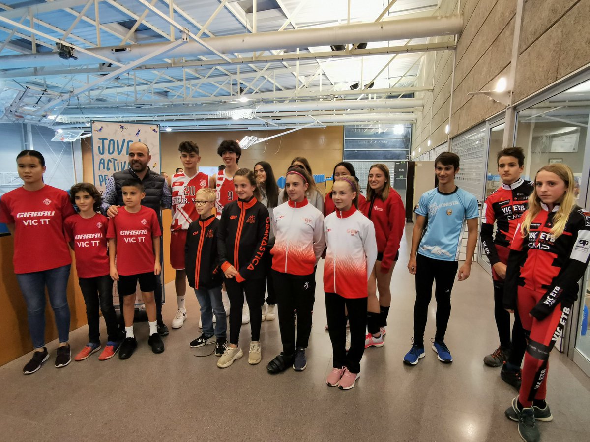 aj_vic's tweet photo. ⛹️‍♀️🤸‍♂️Del 2 al 4 de gener torna #JoveActivatPerNadal amb l’objectiu de fomentar els hàbits saludables als joves d’entre 12 i 16 anys, amb diverses activitats esportives i lúdiques. Els tiquets es poden comprar de forma anticipada a @vicjove o a taquilla 👉 https://t.co/ZhZ2CMxItr https://t.co/Nrva7BEbtB