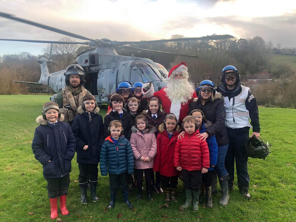 RNASCuldrose's tweet photo. Father Christmas was on the move this week thanks to the @RoyalNavy Flying Tigers #814NAS from Culdrose. 
He enlisted the help of the elite Merlin squadron to visit children at Yealmpstone Farm Primary School in #Plympton #niceone https://t.co/z1pw4MrP2Z
