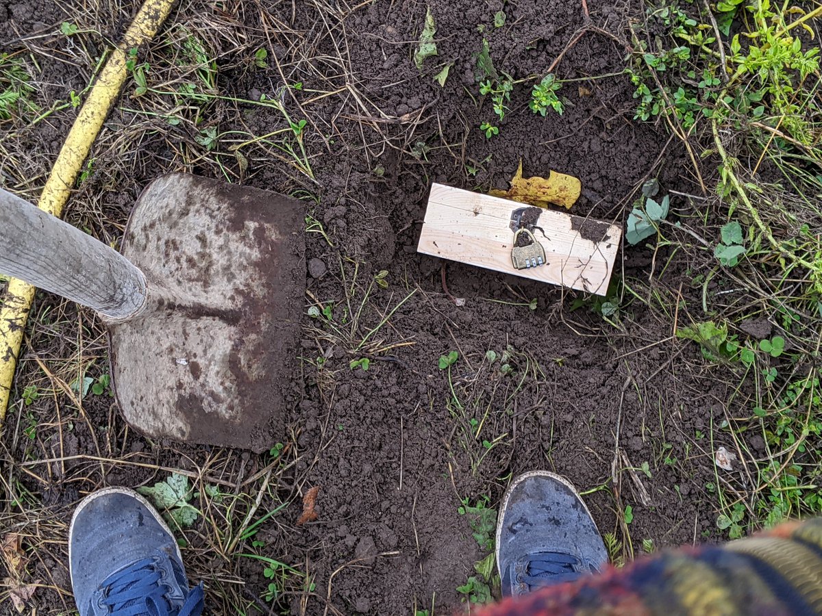 clestation's tweet image. Vermutlich hab ichs dieses Jahr mit der Adventskalender Schatzsuche für meine Freundin etwas übertrieben. Da muss sie jetzt halt durch.