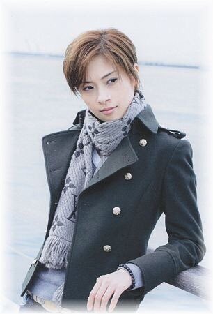 れんちゃ お試し改名 北川景子さんのショート 明日海りおじゃん イケメン 左 北川景子 右 明日海りお T Co Byzzqdjab9 Twitter