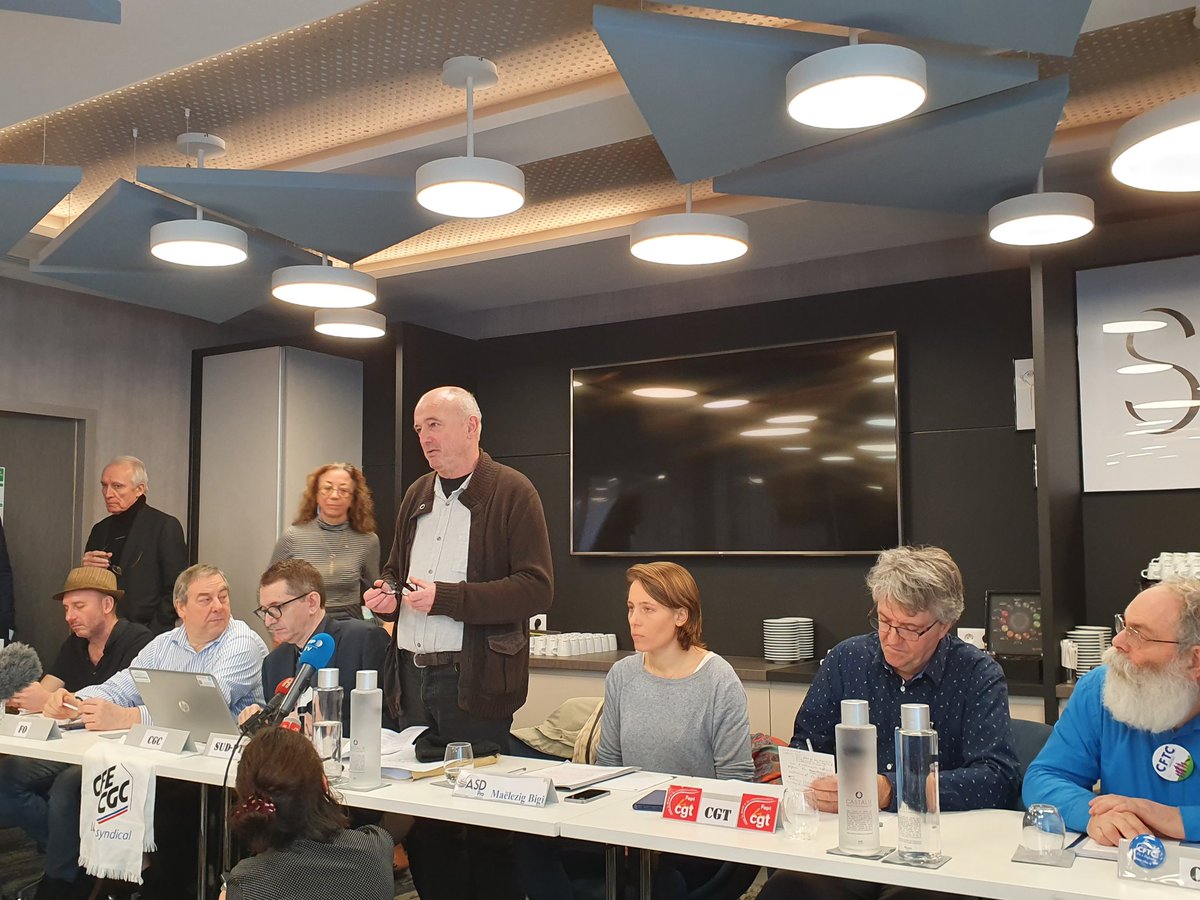 STaillePolian's tweet photo. Aux côtés des syndicats unis pour se réjouir du verdict de #FranceTelecom qui fera date, et combatifs pour obtenir des avancées pour les salariés. Contre le harcèlement au travail, pour la prévention de tous les risques professionnels. https://t.co/dEiSm0EFtC