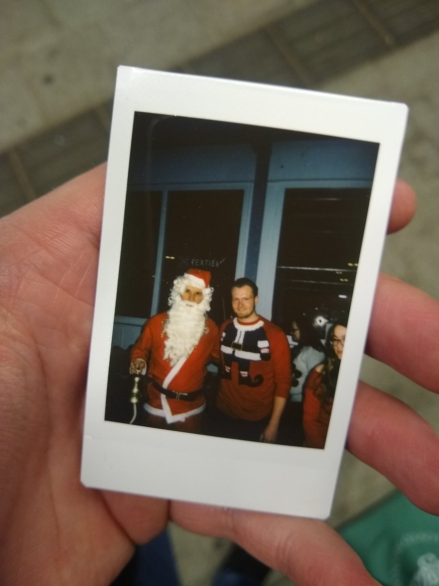 300 euro opgehaald met stroopwafels verkopen voor een goed doel! Kerstmarkt op het <a href="/NimetoNU/">Nimeto Utrecht</a> ging weer lekker dit jaar! 

En fotootje met de kerstman is altijd mooi toch 😂👌🏼