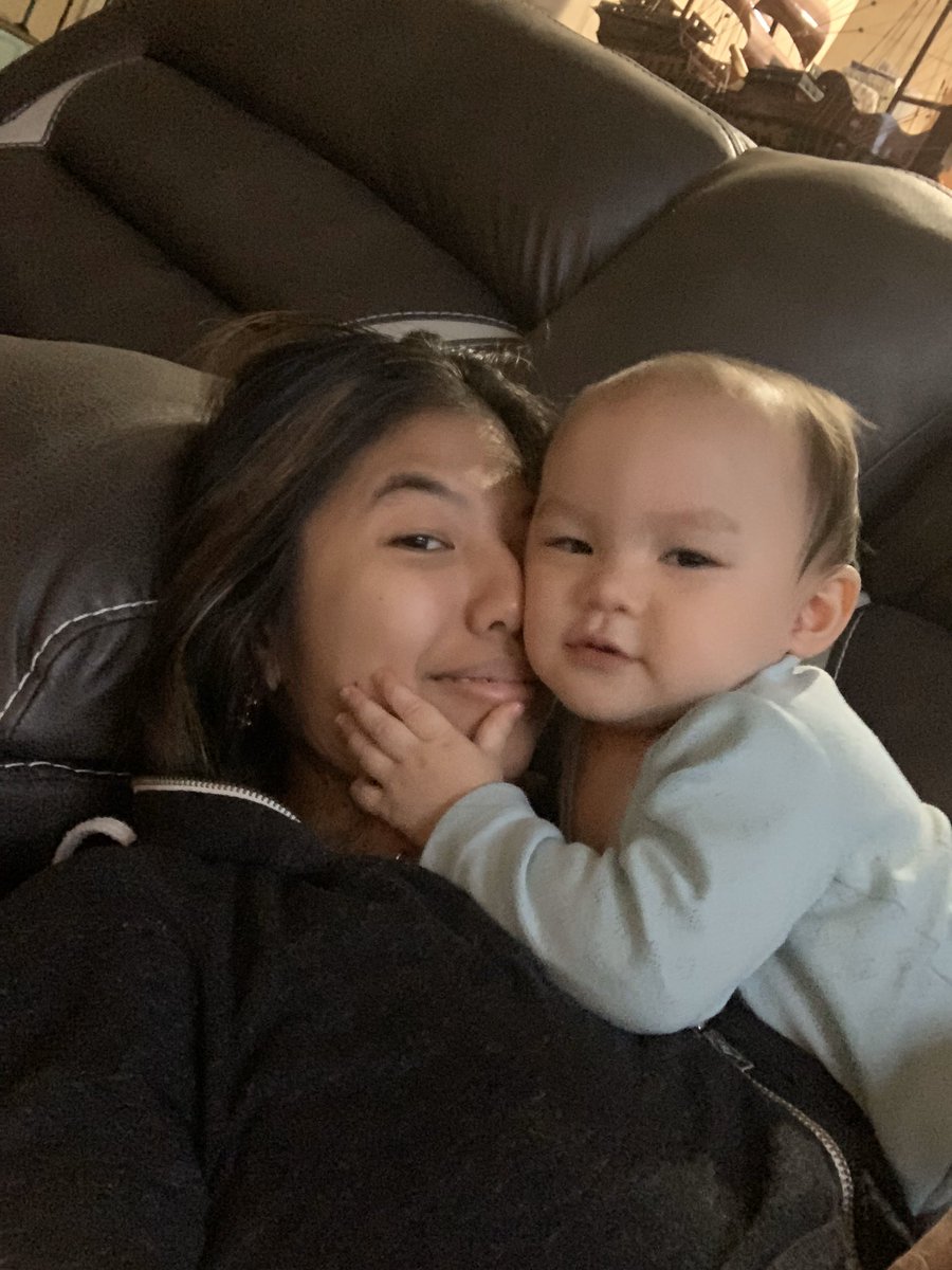 NeonPrincesses's tweet image. The life of an aunt! This looks cute on picture but really, she was squishing her face against mine! Love her! @POWERATL #pkinthemorning #JingleBall2019 #JingleBall @PKintheMorning #961Jingleball