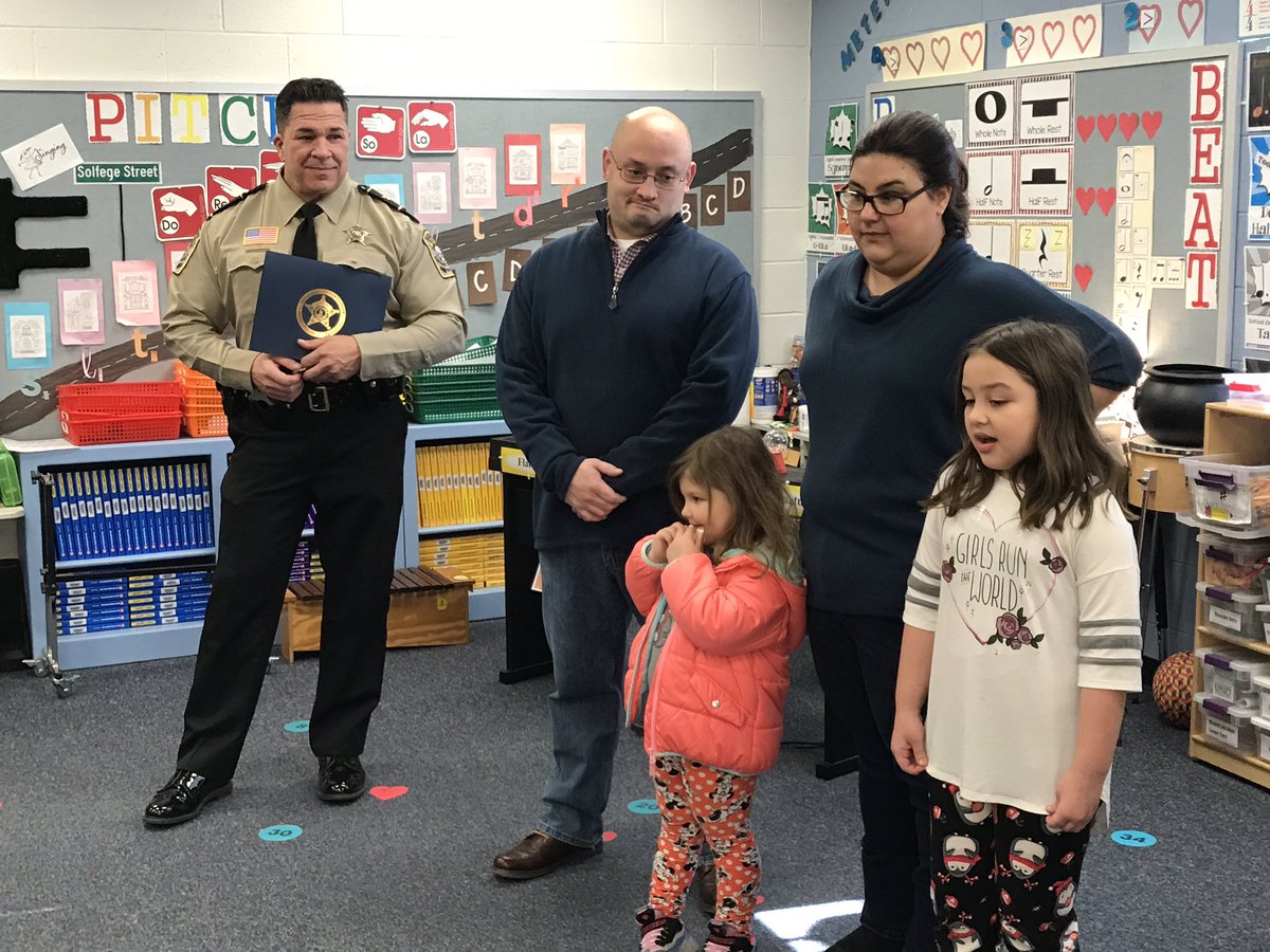 JrRaybold's tweet photo. @conwayelemsch has another hero !!  Emma saved her dad in an accident last week and @staffcosheriff came to thank her.  She is the epitome of a #conwayleader.  Thanks to all who came to support her.  @SCPSchools https://t.co/CNBBzeJB3A