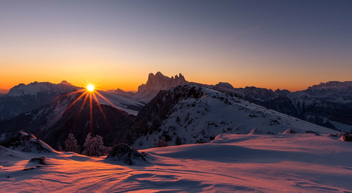 suedtirol_info's tweet photo. 1⃣Sonnenaufgang in grandioser Bergkulisse erleben
2⃣ als Erste die Piste runter wedeln
3⃣ Vitalfrühstück mit Südtiroler Produkten genießen
Emotionen pur!
https://t.co/sr3K9h1Tv6 https://t.co/guHRoUk0of