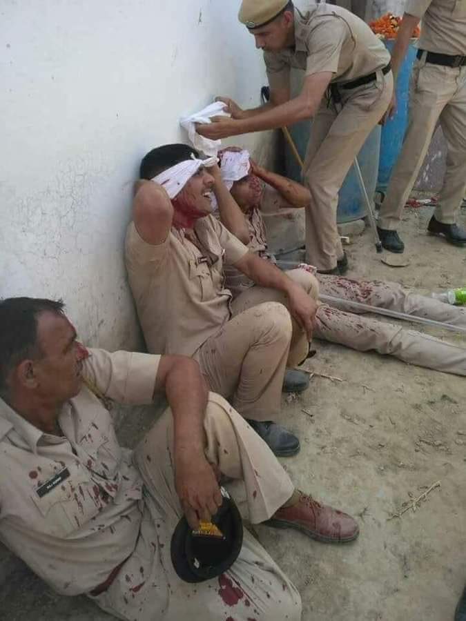 CharuPragya's tweet photo. Only the blind will call these protests “peaceful”! 😡

The very men who sacrifice their festivals &amp; family time to be on duty &amp; keep us safe are being treated like this.

Shame on those who have instigated these “protests”!

#CAA_NRC_Protests https://t.co/icPxhxeX5H