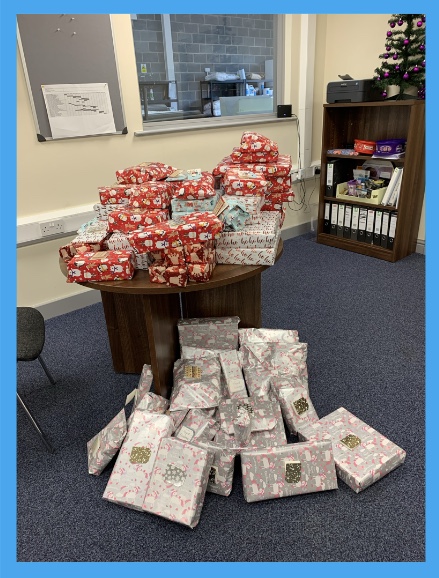 TanquaPools's tweet photo. Christmas has come early here at Tanqua HQ! Just doing our bit for charity😁 #itsnicetobenice #christmas #presents #charity https://t.co/ZanHTAKTNs