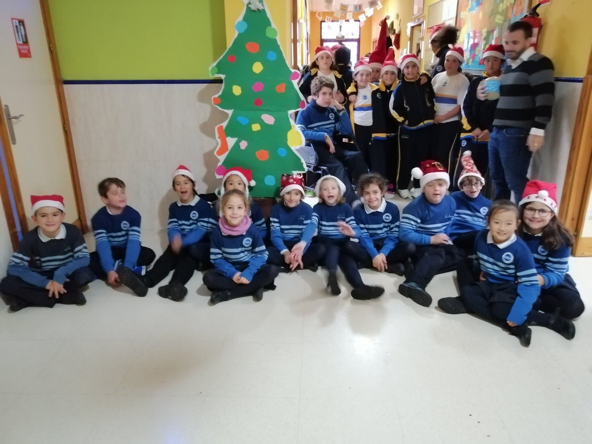 cande_miss's tweet photo. Felices fiestas desde el @colegiolaluna!!!2°de primaria!!! Campeones os toca descansar y disfrutar de estas fiestas!!! https://t.co/sqSX2amh1q