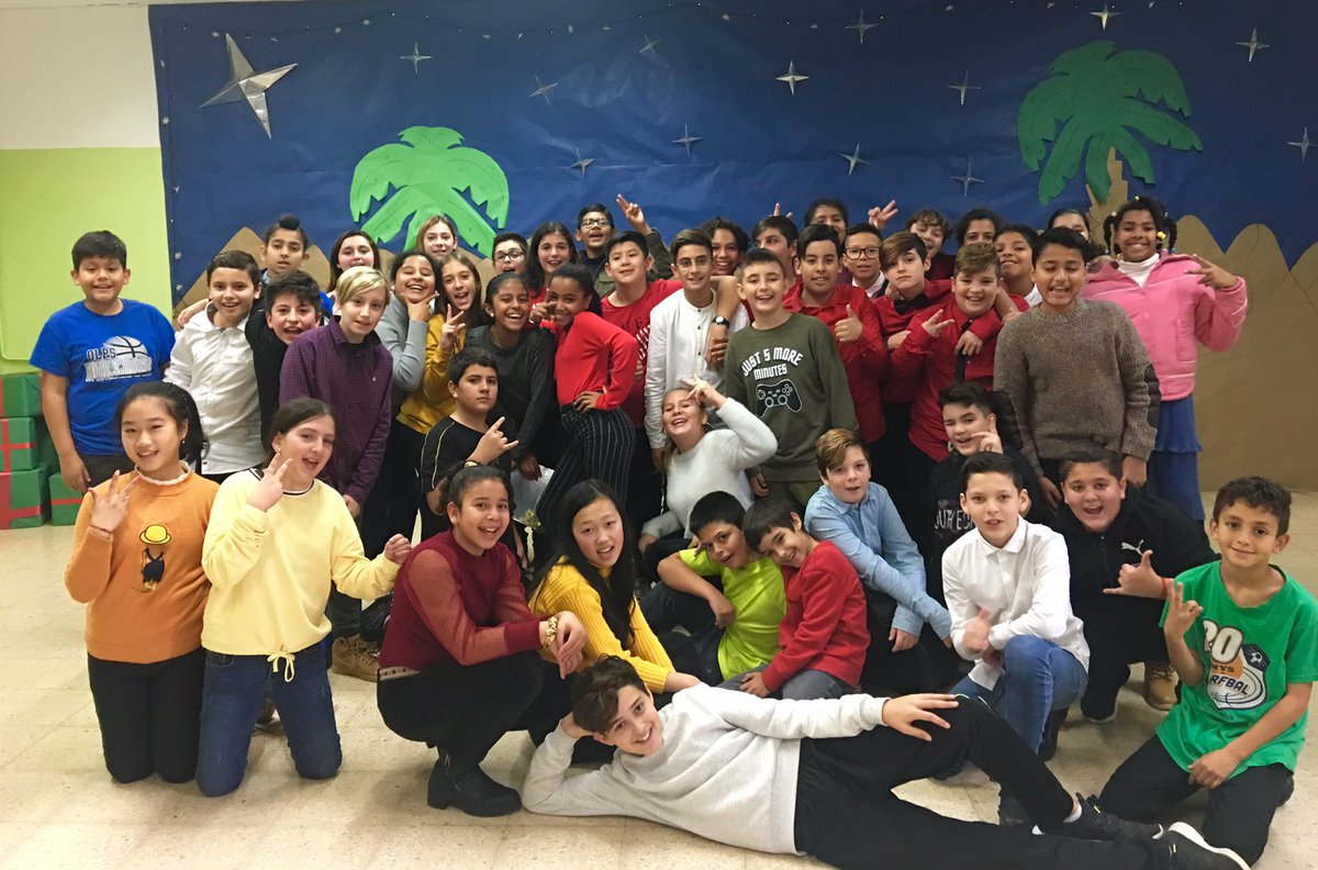 Els més grans s’acomiaden del darrer concert de Nadal a l’escola 🏫 
Bones festes i els millors desitjos per aquest 2020💫