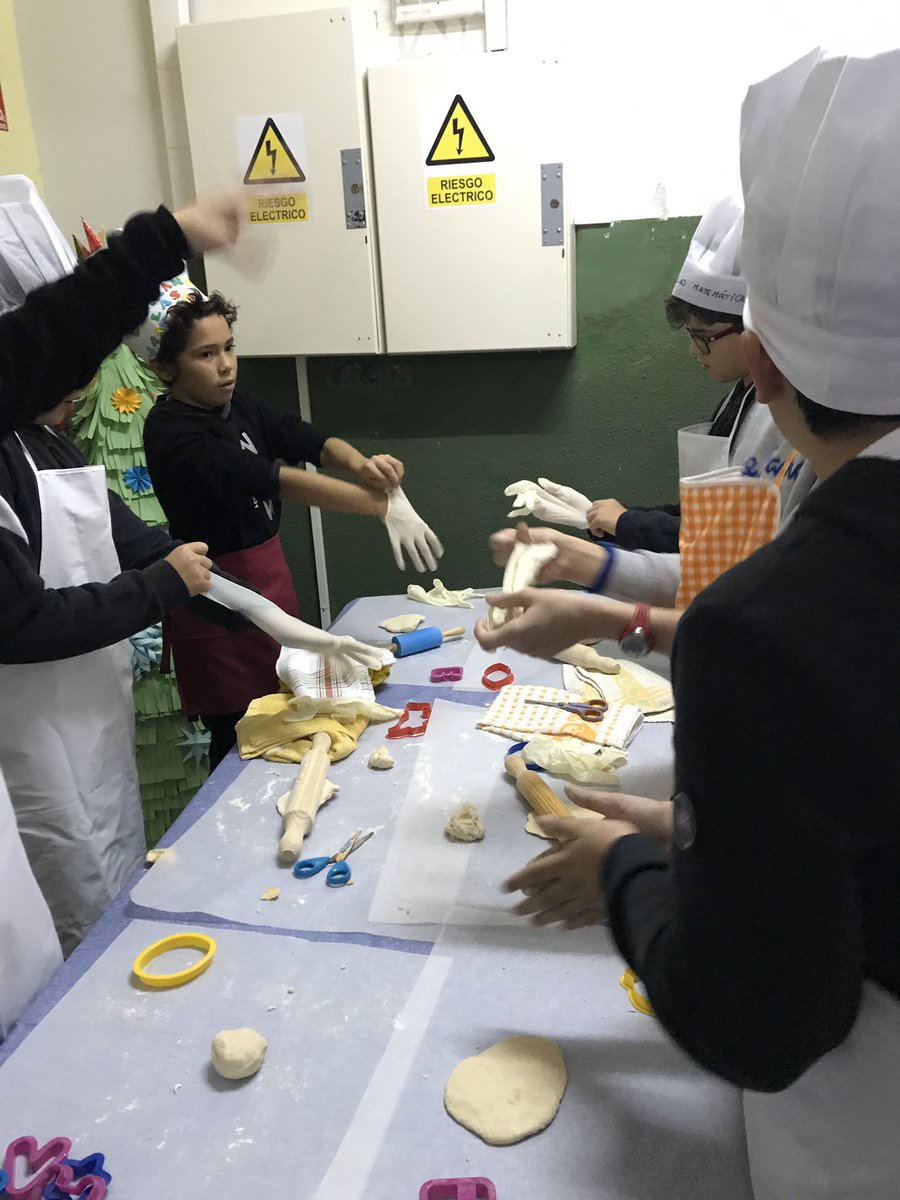 STEMcooking's tweet photo. Actividad final de trimestre. Departamento de Matemáticas. IES Gabriel y Galán, Plasencia. Cocinando las matemáticas @gabrielgalanp @eTwinning_es @sepiegob https://t.co/VY5sX6nW2v