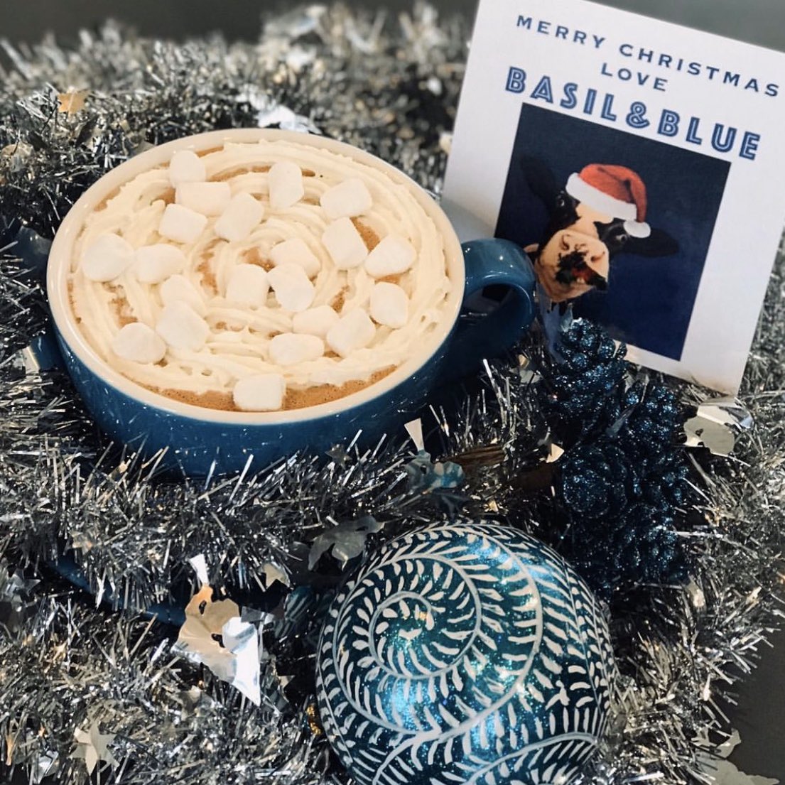 BasilBlueCafe's tweet image. Wishing all our lovely customers a Happy Christmas and all the best for the New Year! We’ll be closed from Mon 23rd until Mon 6th Jan - so there’s still time to get your last coffee &amp;amp; cake fix of 2019! #Chobham #BasilandBlue #MincePieSeason