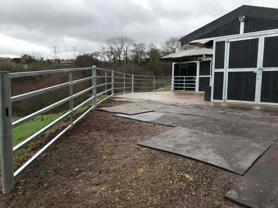 StablesOnline1's tweet photo. This weeks return to a customer to fit some extra custom fencing to finish off the yard. Looking great now ready for some lucky horses! #Fencing #galvanised #horses #animals #madeindevon https://t.co/1mw5TvywN0