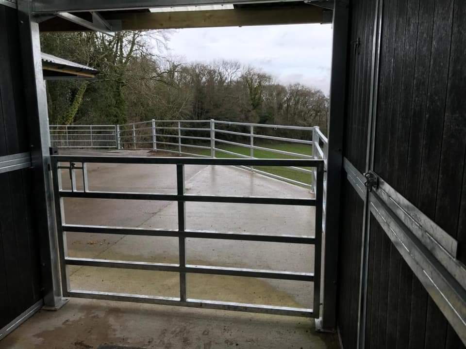 StablesOnline1's tweet photo. This weeks return to a customer to fit some extra custom fencing to finish off the yard. Looking great now ready for some lucky horses! #Fencing #galvanised #horses #animals #madeindevon https://t.co/1mw5TvywN0