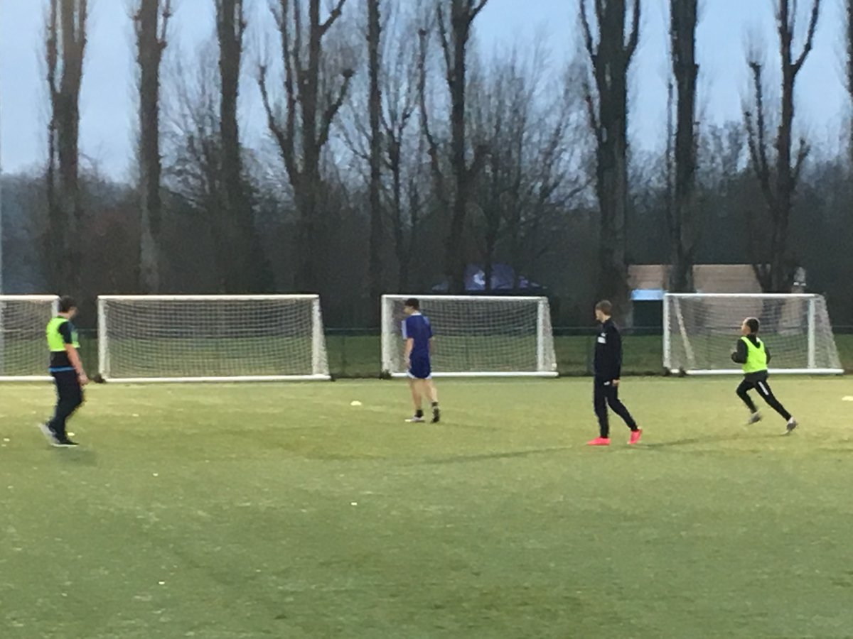 BohuntSchool's tweet photo. This term some lucky students spent the afternoon with
@ChelseaFC on their #Learningtocoach programme attending a training session at their training ground. Students had an #inspiring time, thanks for this #amazing #opportunity #enjoyrespectachieve
@BohuntPE @CFCFoundation https://t.co/ajxsRmM0bT