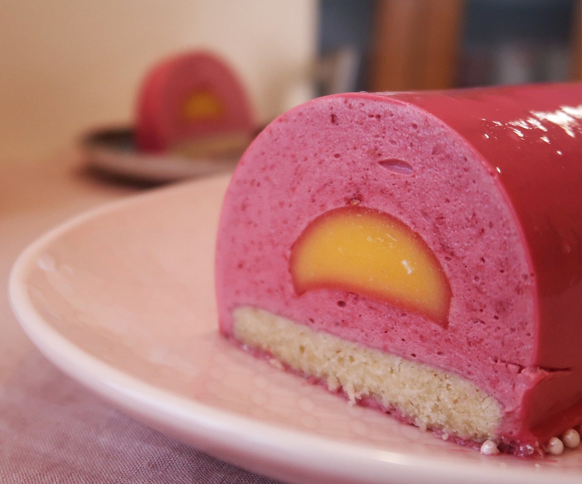 A découvrir !  Une délicieuse recette de bûche de Noël citron / framboise ! 
Un dessert fruité et acidulé qui se mariera à merveille à un crémant de bourgogne Patriache rosé.
Pour découvrir la recette, c'est par ici 👉 ow.ly/w2hF50xEj7o