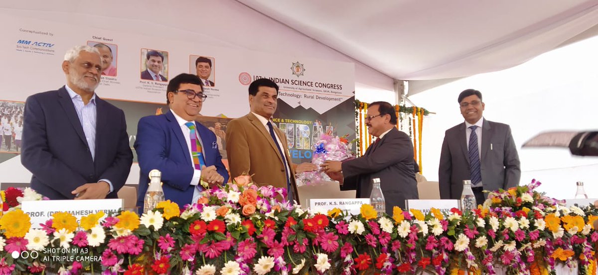 ISCPOIEXPO's tweet photo. On august gathering of #VigyanJyot #ISCPOIEXPO witnessed presence of Hon’ble Vice Chancellor Prof. Dr. Mahesh Verma, Hon'ble General President 107th ISC K.S Rangappa, @RaviBoratkar MD @mma_scitech along with other dignitaries exchange pleasantries #ISC2020 #FlameofKnowledge https://t.co/OWTD74W1tH