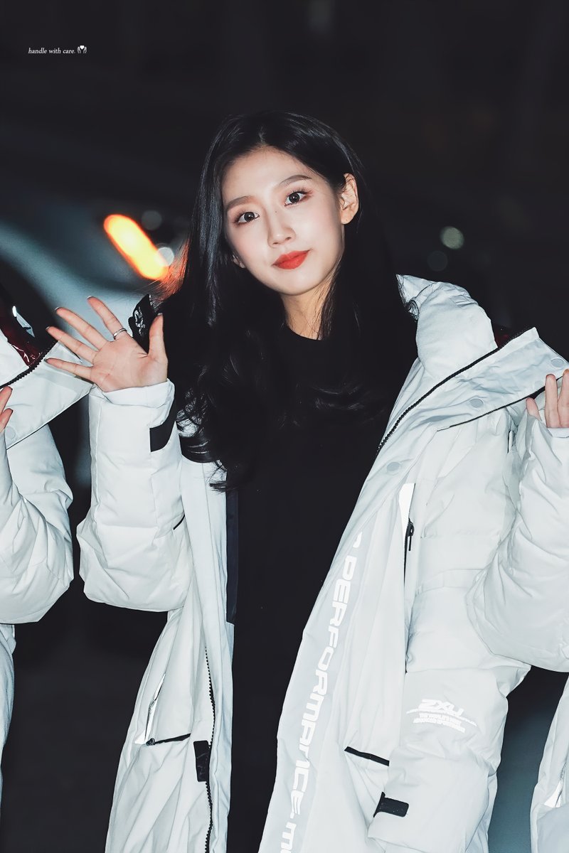FragileLVLZ's tweet photo. 191220 뮤직뱅크 출근

#Lovelyz #Yein #러블리즈 #정예인 #예인 https://t.co/27DrhztFzc