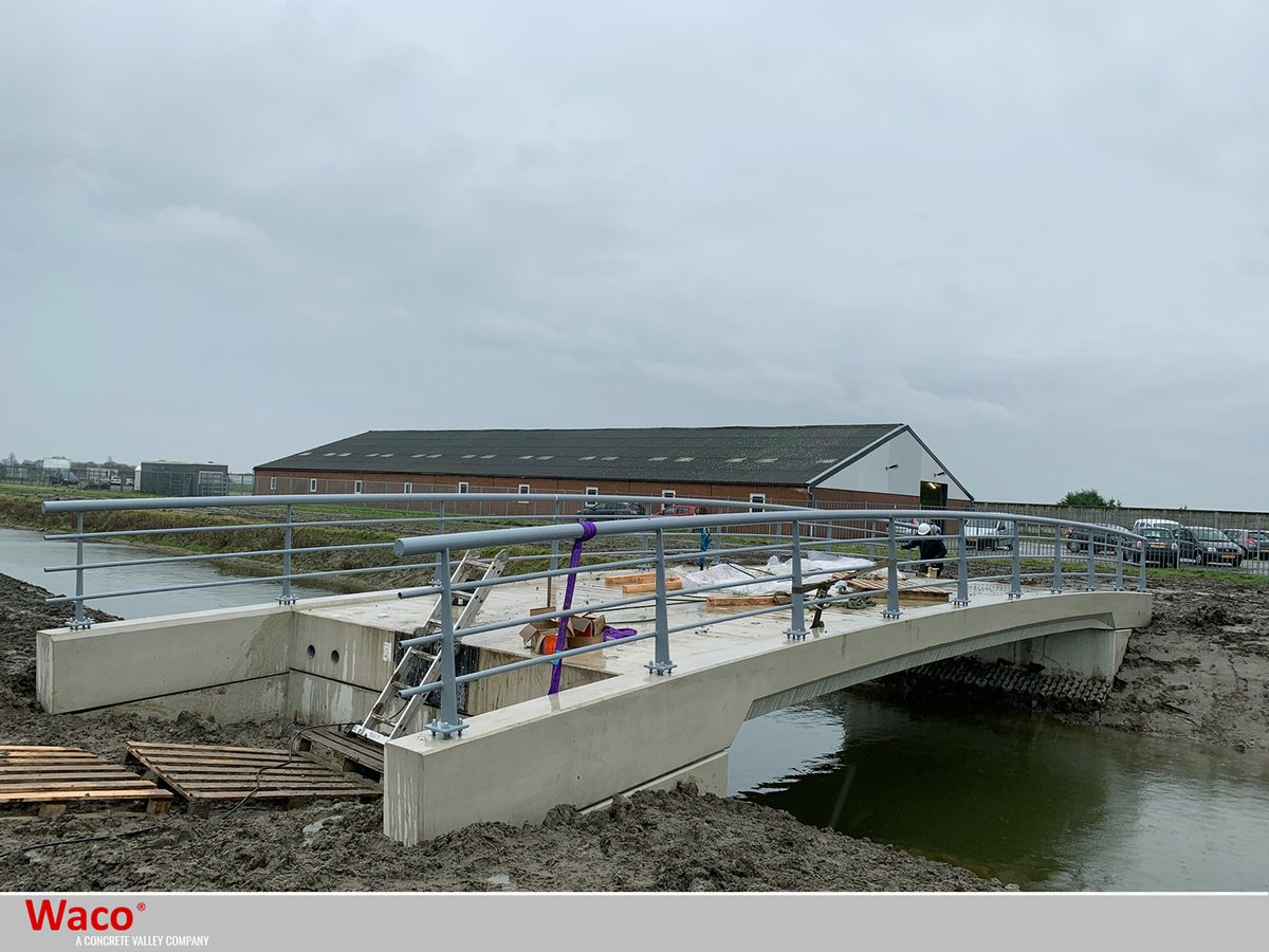 Waco (@waco_cv) on Twitter photo 🚧Werk in uitvoering! In opdracht van <a href="/Kroesbv/">Kroes aann. bedrijf</a>, zijn vorige week vrijdag de door ons geproduceerde #landhoofden met vleugelwanden geplaatst door Kroes. Woensdag werden de #brugliggers, met een lengte van 16 meter geplaatst. Vandaag worden de werkzaamheden afgerond. 📍 Zevenhuizen 🚧Werk in uitvoering! In opdracht van <a href="/Kroesbv/">Kroes aann. bedrijf</a>, zijn vorige week vrijdag de door ons geproduceerde #landhoofden met vleugelwanden geplaatst door Kroes. Woensdag werden de #brugliggers, met een lengte van 16 meter geplaatst. Vandaag worden de werkzaamheden afgerond. 📍 Zevenhuizen