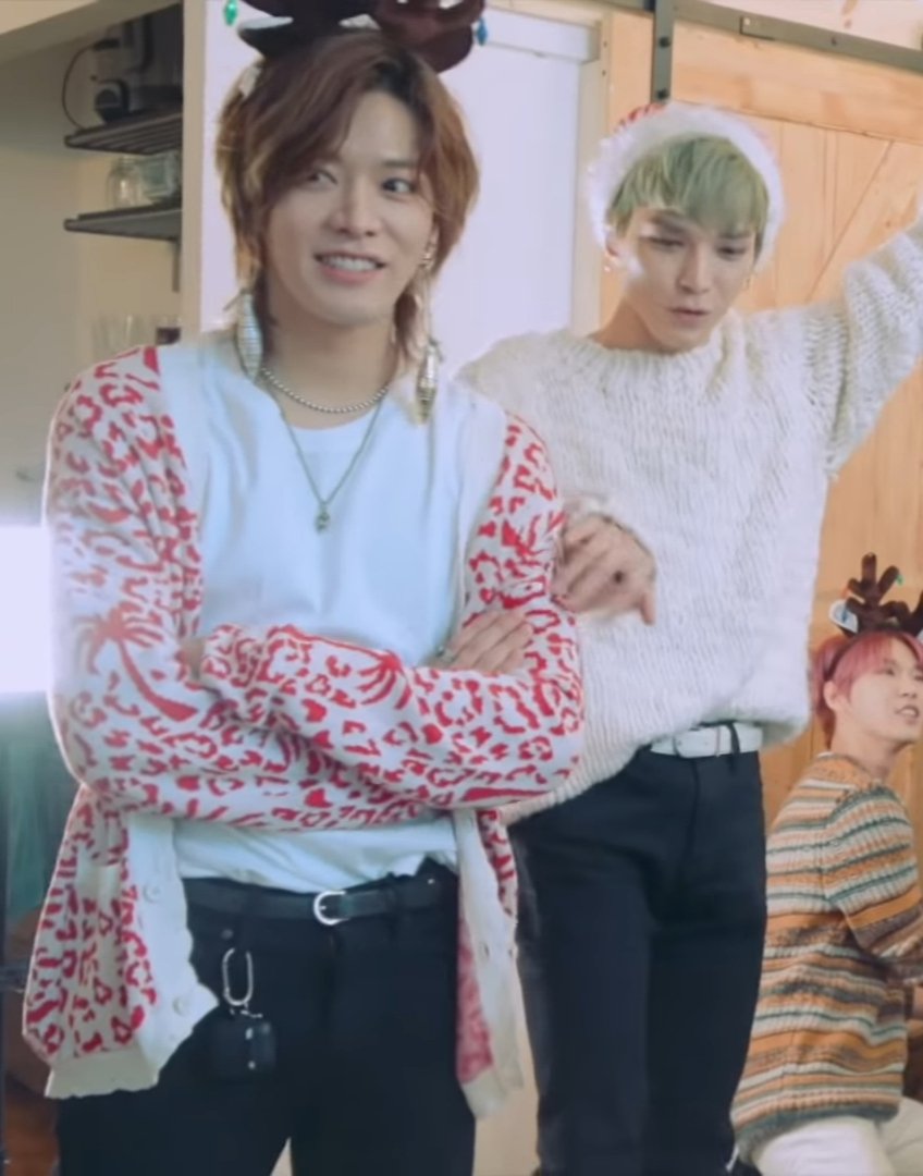 YuTae_Cafe's tweet photo. แล้วพอได้ยืนข้างกันก็จะมีอาการวอแว วอแว
#yutae #ยูแท https://t.co/hs7fUA8ffh