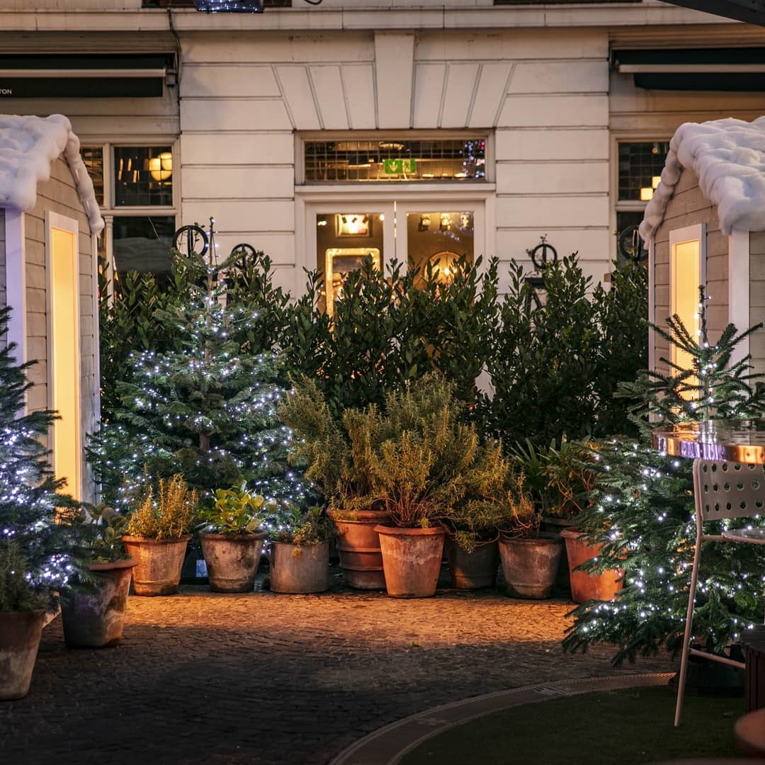 Chelsea Waterfront (@cwlotsrd) on Twitter photo The cosy winter #chalets are back at <a href="/bluebirdchelsea/">Bluebird Chelsea</a> in collaboration with <a href="/CirocVodka_SA/">CĆROC Vodka SA</a> & this year residents can entertain friends & family in a charming #swanlake inspired courtyard. The cosy winter #chalets are back at <a href="/bluebirdchelsea/">Bluebird Chelsea</a> in collaboration with <a href="/CirocVodka_SA/">CĆROC Vodka SA</a> & this year residents can entertain friends & family in a charming #swanlake inspired courtyard.