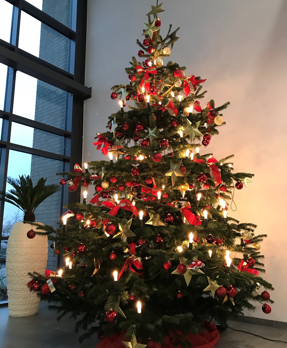 TOPMOTIVE's tweet photo. Dear customers, partners and TOPMOTIVE friends, on behalf of the entire team we would like to thank you for your cooperation in our anniversary year. #MerryChristmas, #happyholidays and a good start into a healthy new year.  
🌟⛄🎅🎁🎄🌟#topmotive #drivinghomeforchristmas https://t.co/ZOLQQTjJzj