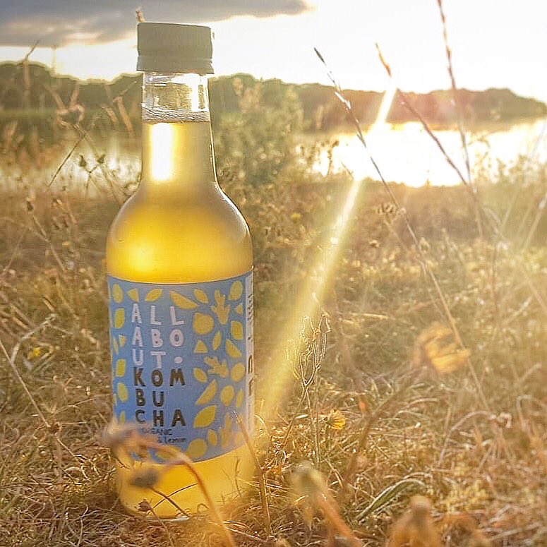 GreenEire's tweet photo. @allaboutkombucha a Galway start up aims to redefine the drinks market with a organic,natural and refreshing drink with huge health benefits. 
So treat yourself to a Booch this Christmas. With naturally occurring detoxing acids , Kombucha has been known to be a mighty fine cure! https://t.co/LZEOuA3lQL