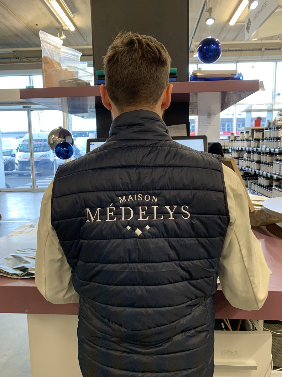 La team #MaisonMédelys, toujours prête à vous servir ! 😉

#Maisonmédelys #Médelys #Medelys #30ansdepassion #Rungis #Paris #marchederungis