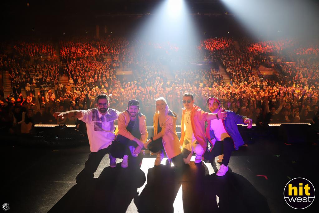 Hit West Live
17.12.19 avec les copains <a href="/RoyaleAvenue/">Royale Avenue</a>
💛🌙