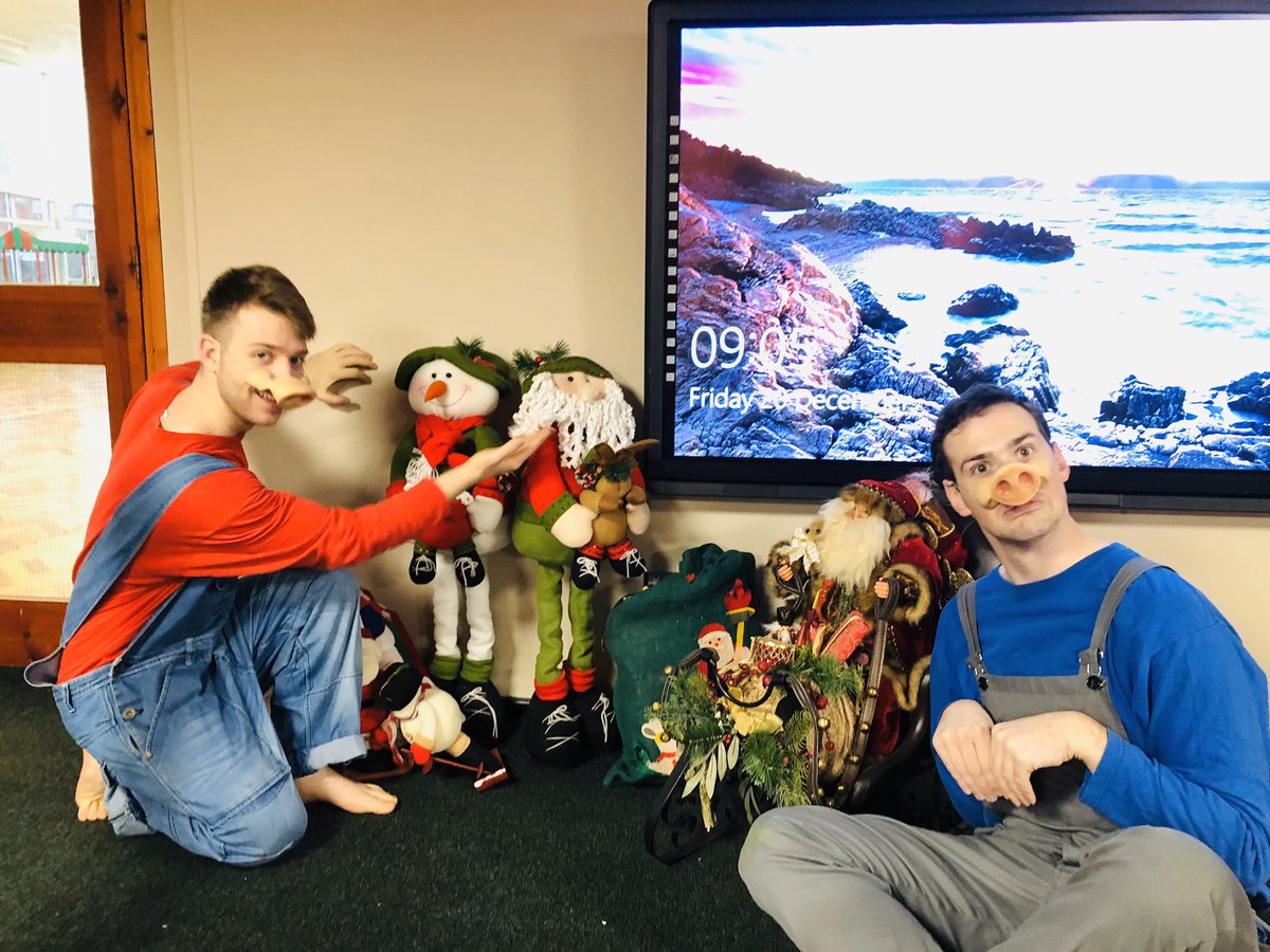 flosswright's tweet image. Simple and Silly pig have found a new home in Santa’s Grotto! Thank you to @GreenMeadowNews for being a wonderful audience! 😊We loved performing our @hobgoblintc_ show to you. Now back to London with @Will_Gillham_ @gwlewthwaite #festivefriday #thegreatestfairytaleevertold