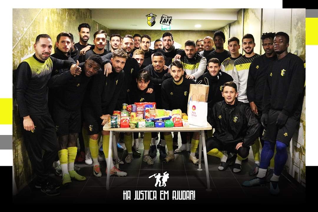💛🖤 O nosso plantel sénior de futebol já contribuiu para a iniciativa "Há justiça em ajudar".

🙏💪 E tu, também vais fazer a tua parte e ajudar-nos a ajudar quem mais precisa?
#adfafe #souesintofafe #hájustiçaemajudar #famílifafense #ajustiçasomosnós