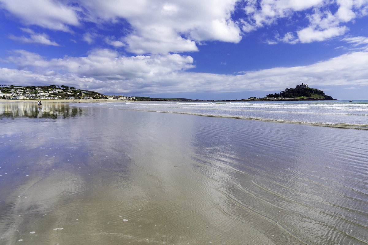 CornwallPure's tweet photo. After a crazy day yesterday, the sun is back out! ☀️ Hoorah! 
https://t.co/NC57getfko
#purecornwall #cornwall #sunny #december #santaiscoming #winter #holidays #hols #holiday #stmichaelsmount #lovecornwall #christmas #newyear #luxuryholidaycottages https://t.co/wEu1nYBYWm