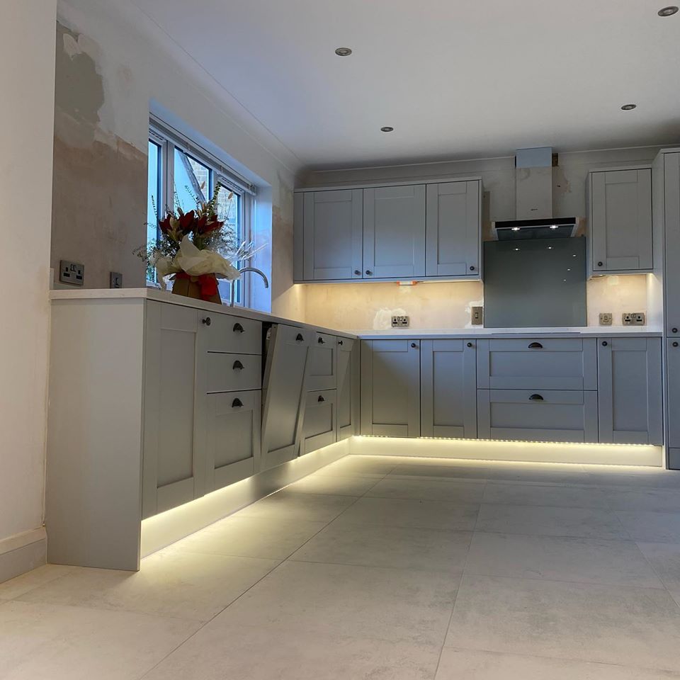 Superb job by Woolley Kitchens and Bathrooms using BAL Flex One, BAL Flexbone and BAL Micromax2 Gunmetal all supplied by <a href="/Tileflair/">Tileflair</a>!

#tiles #tiling #kitchen