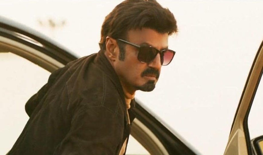Sree_nikhil9999's tweet photo. THIS STYLE CAN'T MATCH WITH ANYONE.... Age Is Just Number For Balayaa....💥💥💥💥🔥🔥🔥
UltraStylish Mass Rampage 💥💥💥
#Ruler
#RulerStormBegins
#RulerOnDec20th
#Rulermovie
#RulerMovieFansHungama
#RulerDay https://t.co/q81gsIrnw6