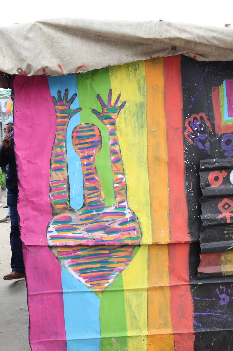 EscapetotheCape's tweet photo. Some art work by the team artists shown to, @united United Airlines and their guests by Juma.   @discoverctwc @MeetSA_ @SATravelTrade  @SouthAfrica
 #myunitedjourney #meetsouthafrica #discoverctwc #jumaarttours #thestoryroom https://t.co/FREJOkxvsv