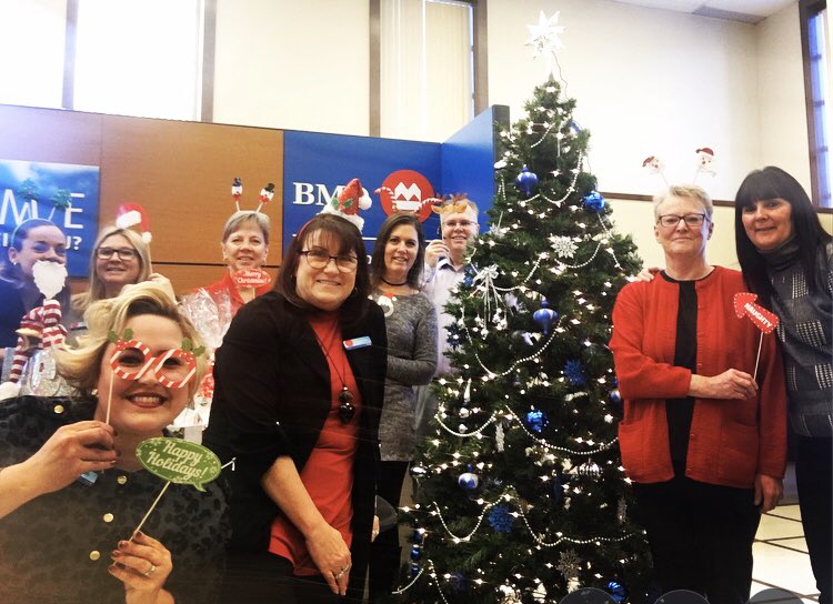 Smccar01's tweet photo. Merry Christmas from transit 0046! #bmo #friendlybankers https://t.co/mf3QqcoYv0
