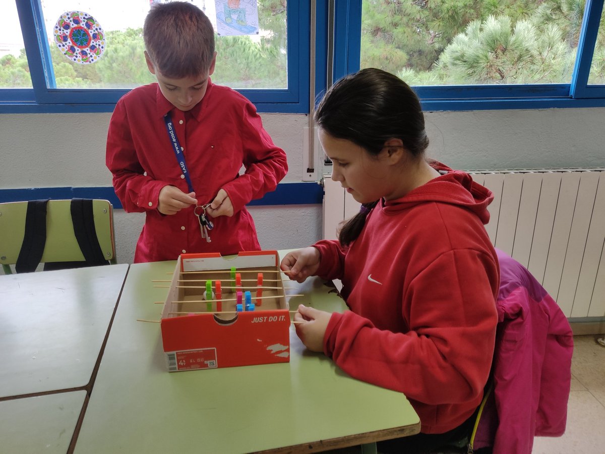 EscolaBM's tweet photo. Els amics i amigues invisibles han arribat a 5è. Detallets fets per ells i elles amb molt d'esforç! https://t.co/g1F3SW8l3B