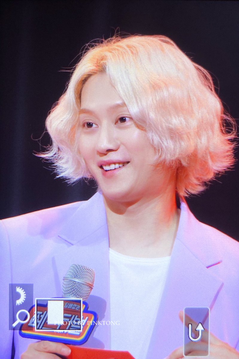 PINKTONG__'s tweet photo. 191220 담배없는 폐스티벌
#희철 #heechul #김희철 #KimHeeChul https://t.co/mNmAYbrtG7