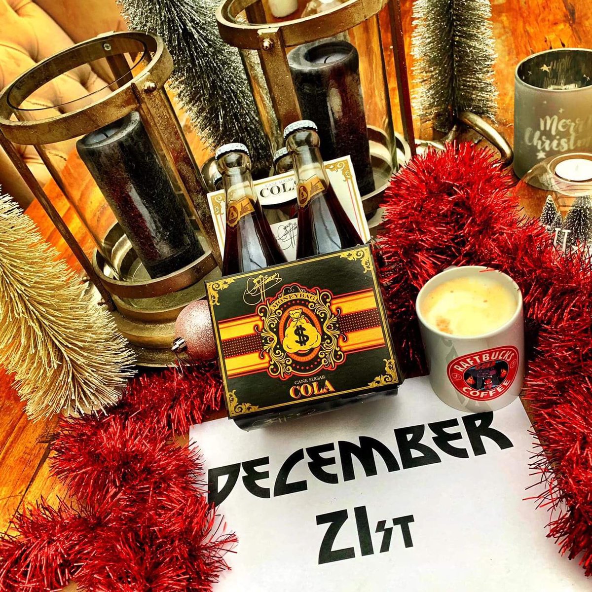 moneybagsodas's tweet photo. Looks like @gsva_iamkiss is ready for their “10 days of Kissmas” online shows with some Gene Simmons MoneyBag Soda....!!!! 💰#MoneyBag #moneybagsoda #genesimmonssoda #genesimmons #gsva #kissmass #canesugarsoda #vintagesoda #sodaroyalty https://t.co/kWmRjn2Spp