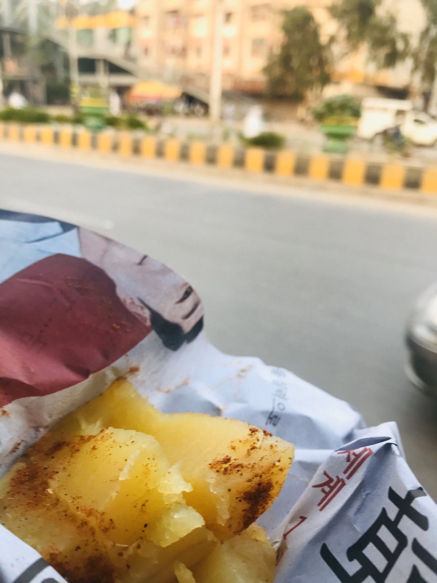 BakhtawarAnwar's tweet photo. All time Favourite شکرکندی

#StreetFood #SweetPotatoes #WinterArrivals #Foodie #streetphotography #KhanaZindagi ❤️ https://t.co/aarQOiWeBj