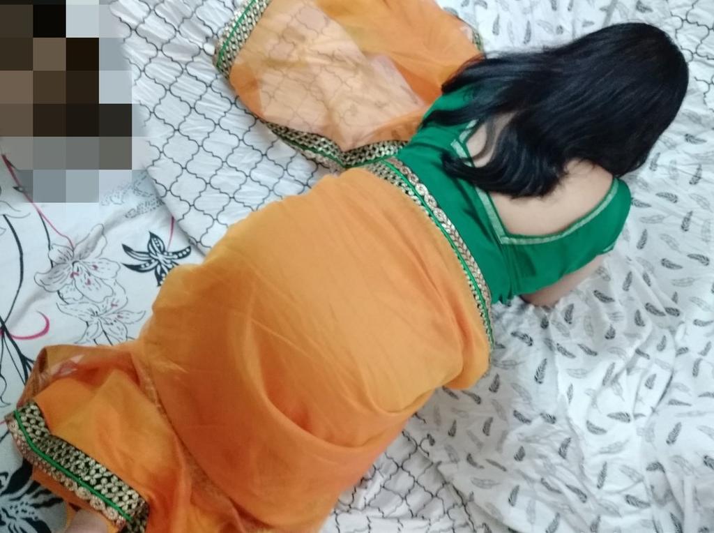 subhadrapandit's tweet photo. जैसी ही उस ज़ालिम के आगे झुकती हु 
पहले साड़ी फिर पेटीकोट और फिर चड्डी ufff बदमाश 
चलो कर भी लो मनमानी रोक भी तो नहीं पाती मुसलो को https://t.co/GdHOyeBu9y