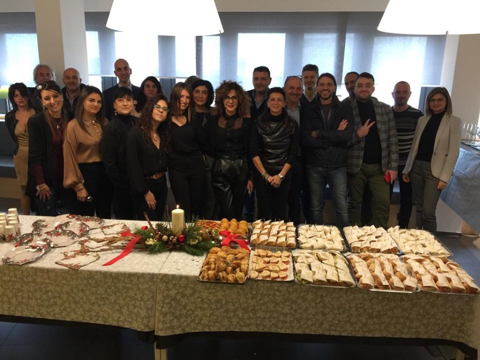 IBCHappyWorking's tweet photo. @IBCHappyWorking :
⭐️🎅🎄🕯: Si accende la Luce del Santo Natale...
E' stato emozionante condividere con voi tutti l'augurio di un Sereno Santo Natale ed un Felice e Prospero Anno Nuovo 🍾🌟🎉
#Festeggiamoinsieme
#ClientiIBCENTERTop
#Eravamodavverotanti https://t.co/CoSggH79JH