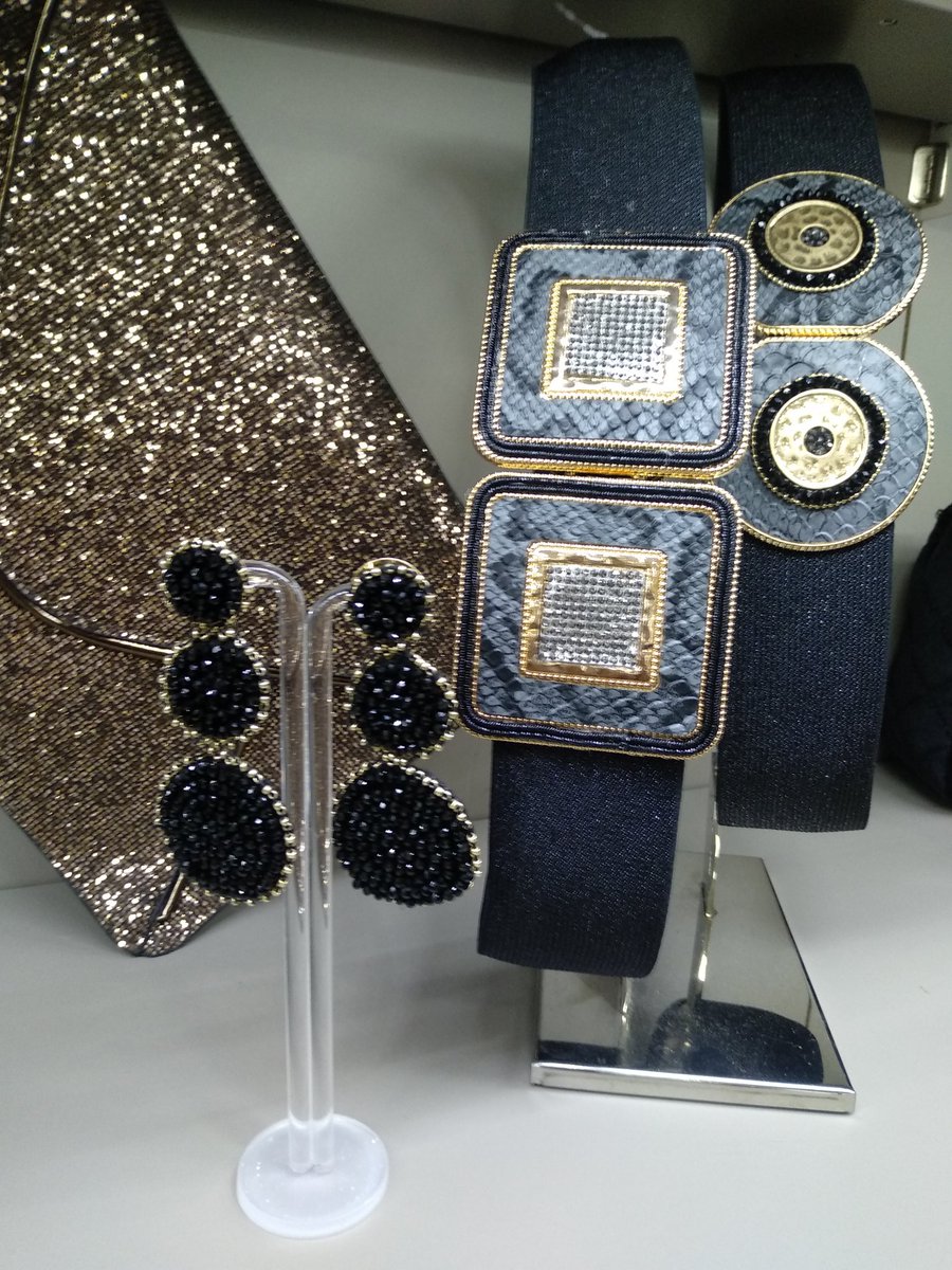 Esencias Perfumes y Complementos