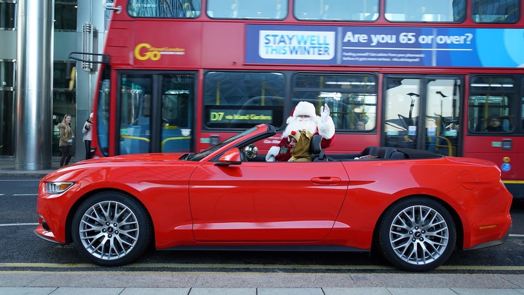 PremierWraps's tweet image. Just about managed to squeeze in a 3M gloss hot rod red wrap for Santa's Mustang before finishing today!
MERRY CHRISTMAS EVERYONE!!! 🎉🍻❄️ @3MFilmsUK 
#PremierSigns #PremierWraps #Personalise #Photooftheday #Graphics #Vinyl #Follow #Like #3M
#3MAVW #DailyCars #AmazingCars #Cars