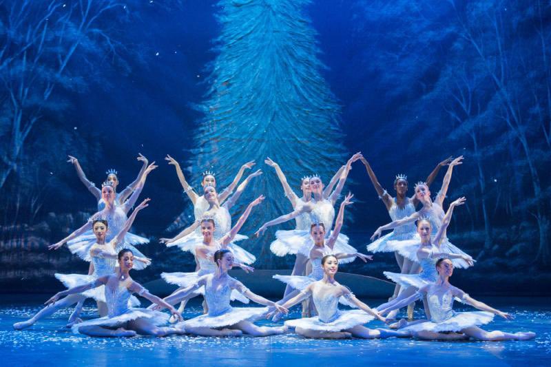 x_ylloH's tweet photo. Festive Jumpers, a Ballet Matinee and a Choral Concert ❄️ Christmas, I’m ready 🥰 https://t.co/S2IMKQmhSj