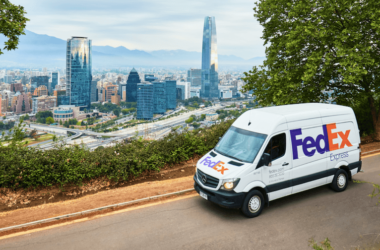 MasContainer's tweet photo. #Video: #buque carga autónomo #chino / #FedEx Express y TNT / #modernización puerto caldera / gran isla de #basura del #pacífico / #Huawei en Latam / #FOLOVAP - https://t.co/SzvG5XxCzc https://t.co/bzwFAvAzEC