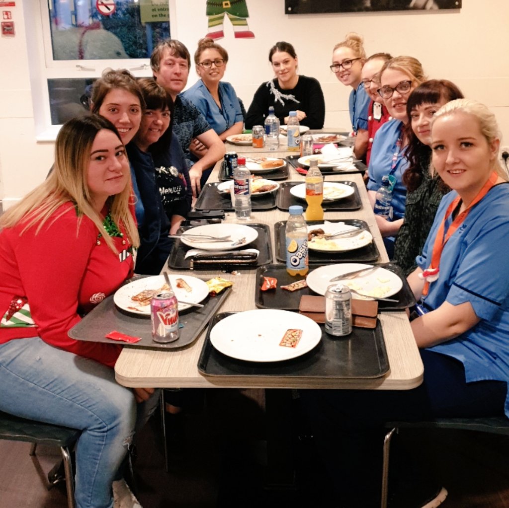 Christmas breakfast with my fabulous wee team! Merry xmas to each and every one of you 🥰 #teamaecu #acutemedicine #ambulatorycare #teamuhw